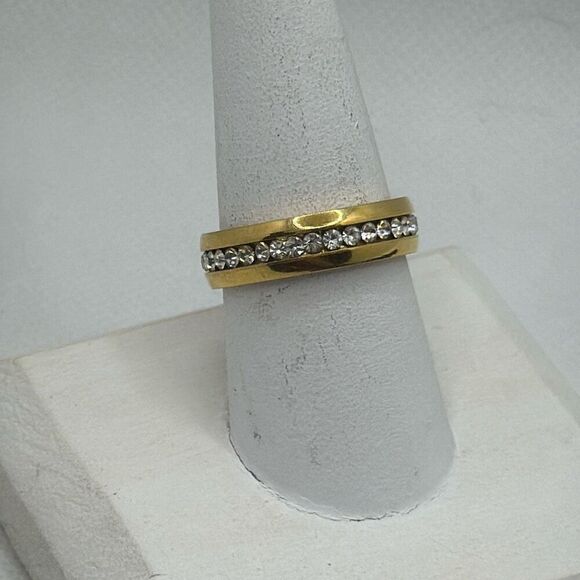 NWOT Size 11 Titanium steel with zircon eternity band - Picture 1 of 4